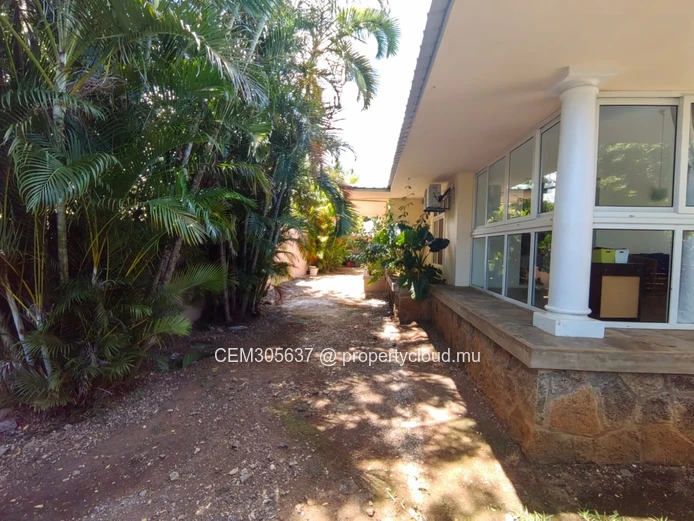 Villa for Sale – Les Multipliants, Petite Rivière Noire 4 Bedrooms 