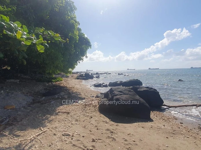 58 perches – Beachfront Land for Sale in Pointe aux Sables