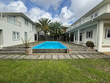 6 Bedroom House