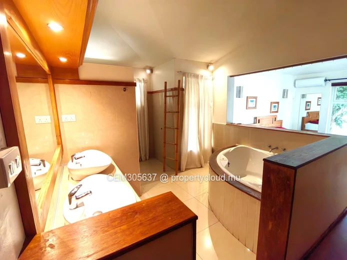 Villa for Sale – Les Multipliants, Petite Rivière Noire 4 Bedrooms 