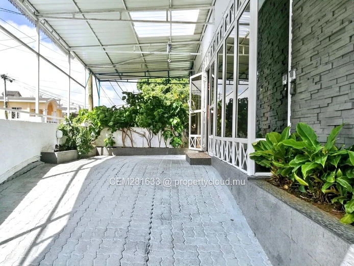 Exceptional Investment Opportunity in Quatre Bornes: Luxurious Resort Hotel for Sale!