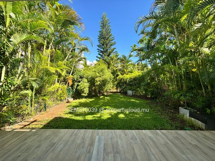 FOR SALE, Elegant Coastal Townhouse | Sea View | Accessible to Foreign Buyers