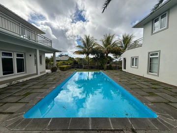 6 Bedroom House