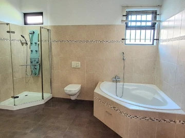 7 Bedroom Villa