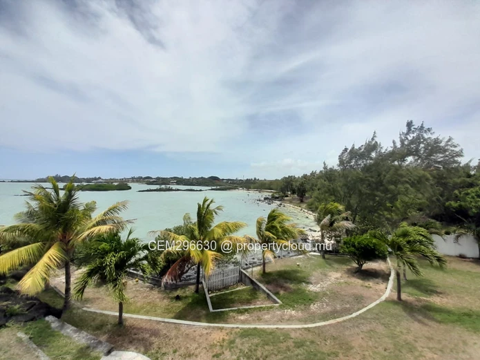 Luxurious Seafront Villa for Sale – Calodyne
