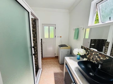 6 Bedroom Apartment