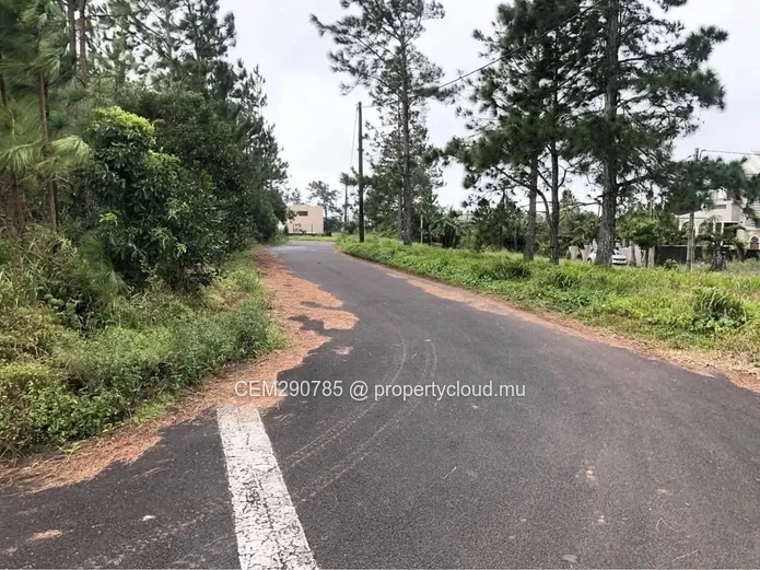 Residential Plot for Sale in Pinewood Garden Wooton