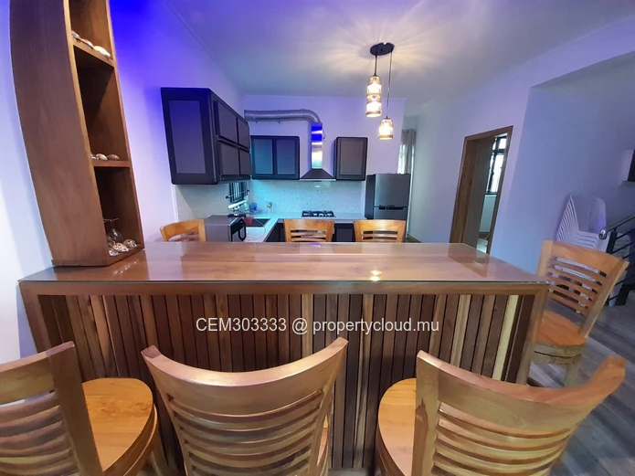 5-bedroom furnished house with large yard for rent – Pereybere