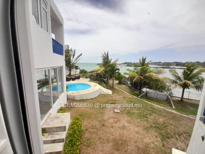 Luxurious Seafront Villa for Sale – Calodyne