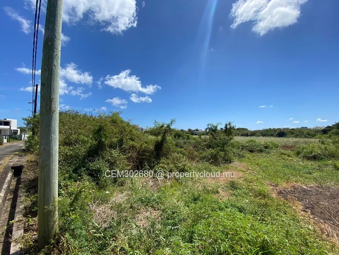 8.5 Perches Residential Land for Sale in Pereybere 