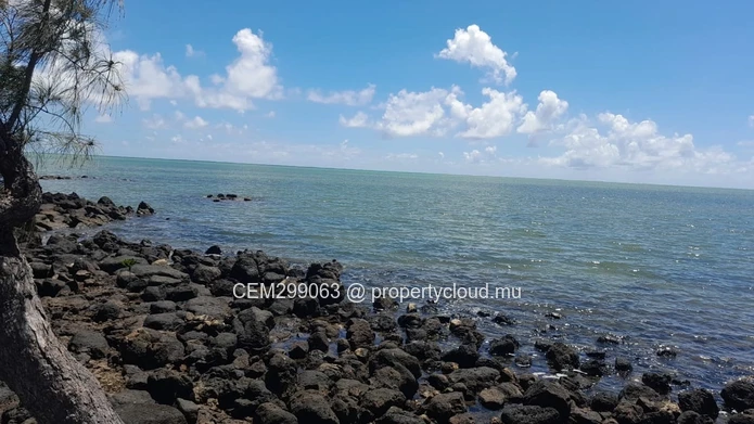 3.75 arpent beachfront land for sale in Panchavati - Île d’Ambre