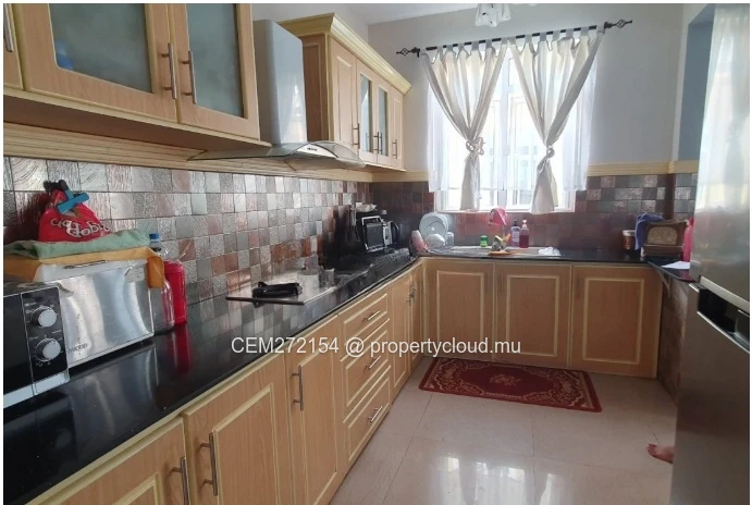 Villa for Sale – 8 Bedrooms, 259 m², Flic en Flac, West