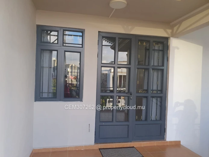 Appartement 2 Chambres à Louer – Ebène | 1er Étage
