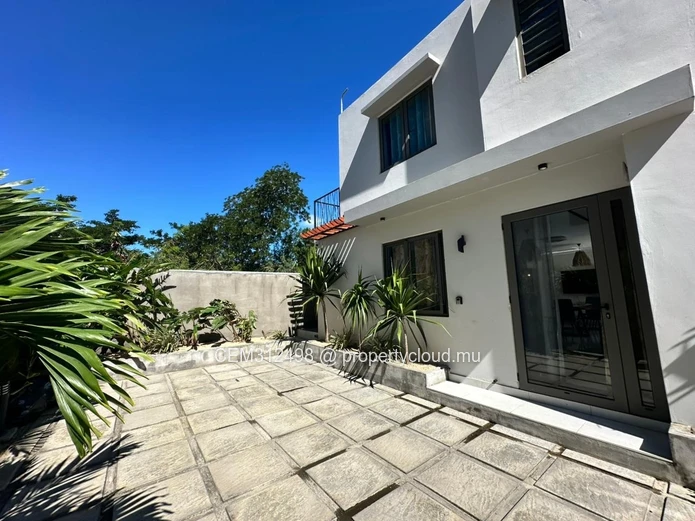 Exceptional Contemporary  4-bedroom Villa for sale in Grand-Baie — Vingt-Pieds