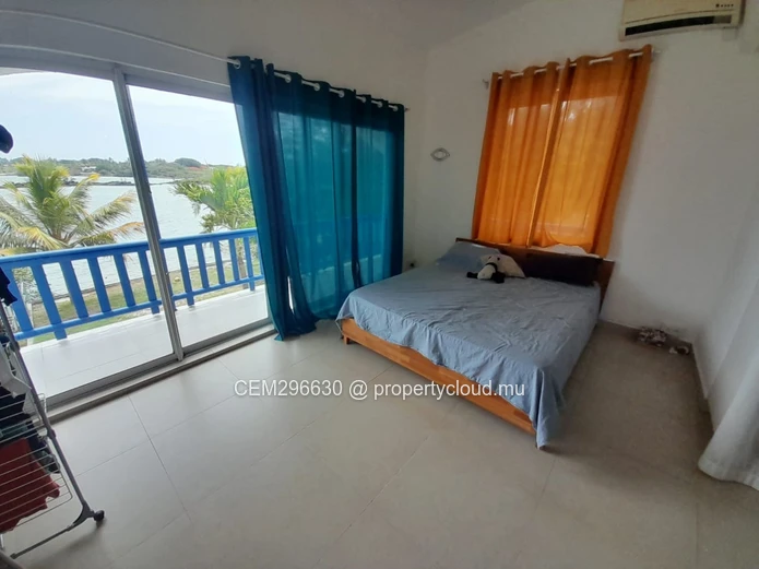 Luxurious Seafront Villa for Sale – Calodyne