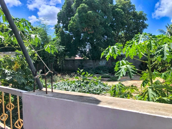 Sale of 3 Lots – House in Co-ownership + Fully Fenced Land in Cassis, Port louis