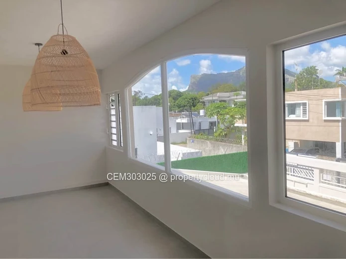 Modern & Secure Family Home For Sale In Rose Hill – Ideal For Extended Living
