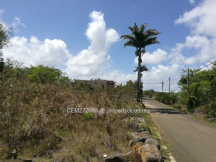 Residential Land for Sale – 395 Toise(s), St Antoine, North