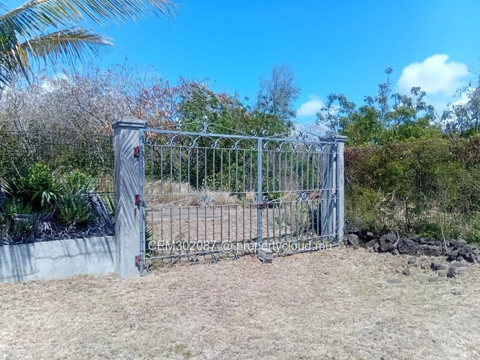 Prime 35-perches land in Melville, Grand Gaube – turnkey investment