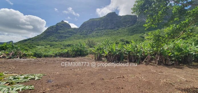26.29 perches Freehold Residential Land for Sale at La Laura Peter Both