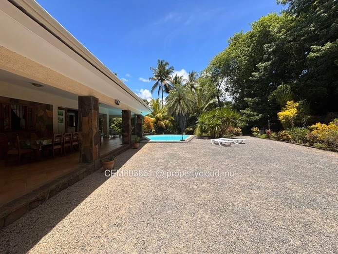 FOR SALE – COUNTRYSIDE ESTATE WITH TOURISM POTENTIAL IN Bras d’Eaux, MAURITIUS
