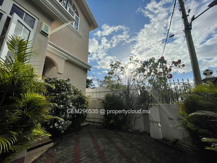 Villa de 6 chambres à vendre – Morcellement Jhuboo, Trou aux Biches