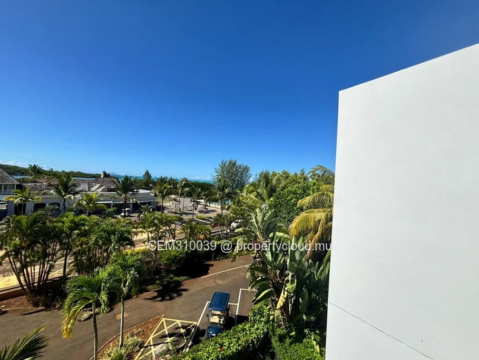 FOR SALE, Elegant Coastal Townhouse | Sea View | Accessible to Foreign Buyers