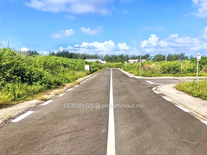 Residential land - Morcellement South Coast For Sale in Souillac.