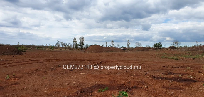  Residential Land for Sale – 100 Perche(s), Albion, West