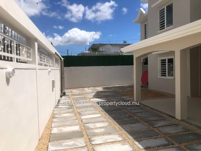Modern & Secure Family Home For Sale In Rose Hill – Ideal For Extended Living