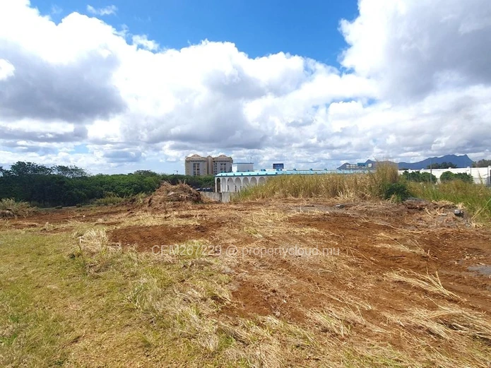 Prime residential land for sale in Sodnac, Quatre bornes