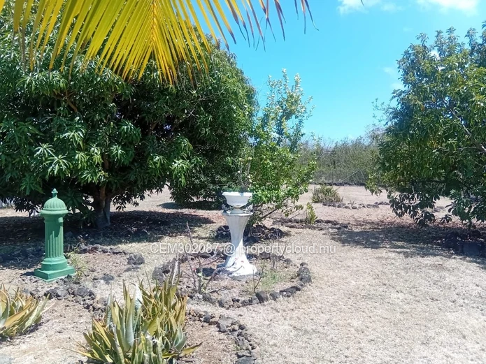 Prime 35-perches land in Melville, Grand Gaube – turnkey investment