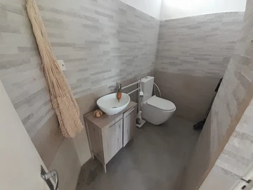 6 Bedroom House