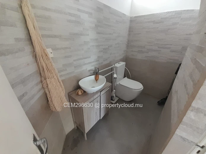 Luxurious Seafront Villa for Sale – Calodyne