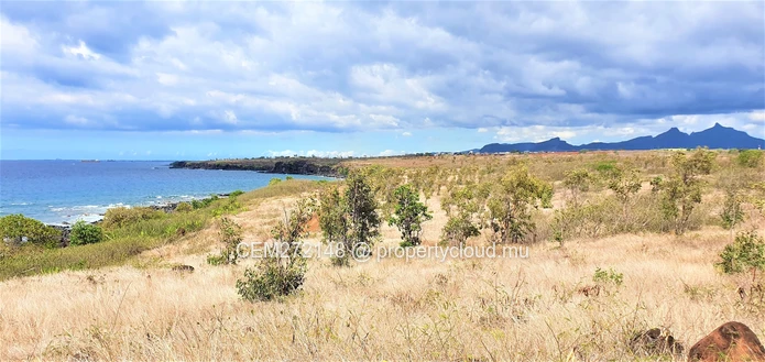  Residential Land for Sale – 100 Perche(s), Albion, West