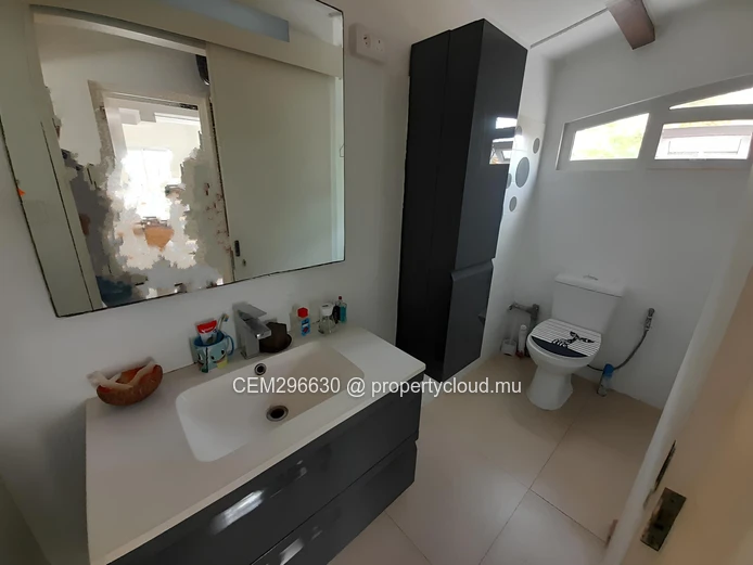 Luxurious Seafront Villa for Sale – Calodyne