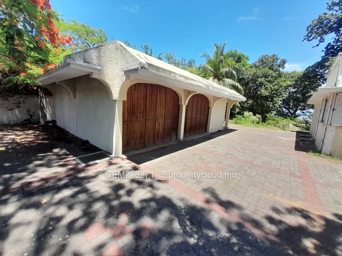 Beachfront Individual Villa for Sale in Pointe aux Sables