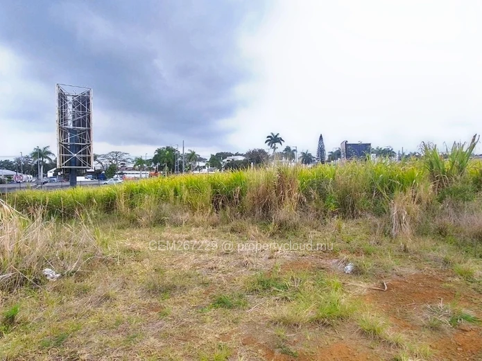 Prime residential land for sale in Sodnac, Quatre bornes
