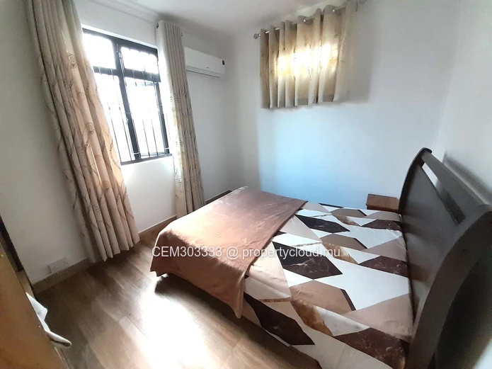 5-bedroom furnished house with large yard for rent – Pereybere