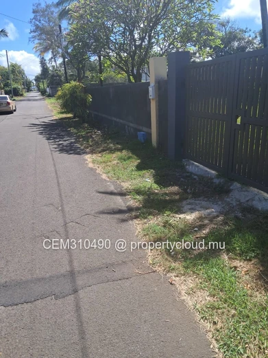 Villa with Land for Sale – Blue Bay | 14 Perches 