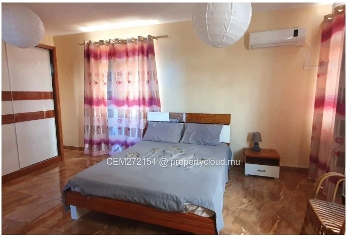 Villa for Sale – 8 Bedrooms, 259 m², Flic en Flac, West