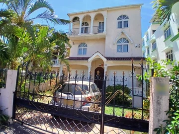 6 Bedroom Villa