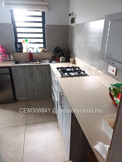 Furnished Studio for Rent – Ebène 