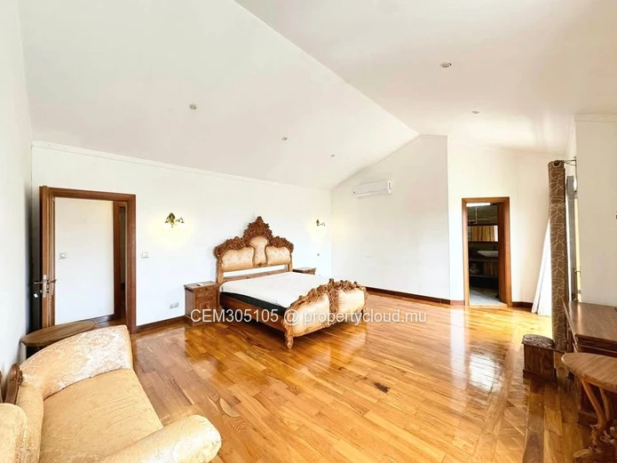 Elegant 5-Bedroom Furnished House for Rent in Floréal – Spacious Garden, Prime Location