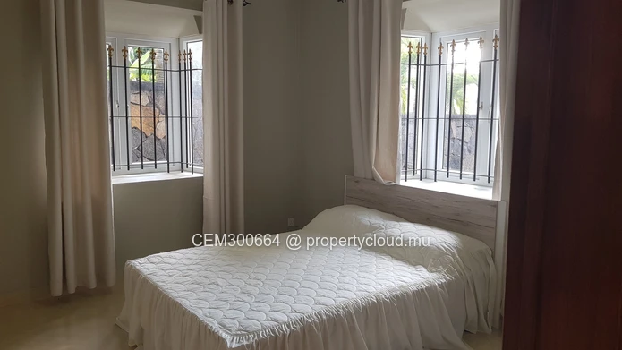  Furnished ground-floor apartment for rent – Trou aux Biches
