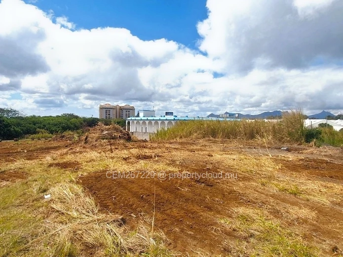 Prime residential land for sale in Sodnac, Quatre bornes