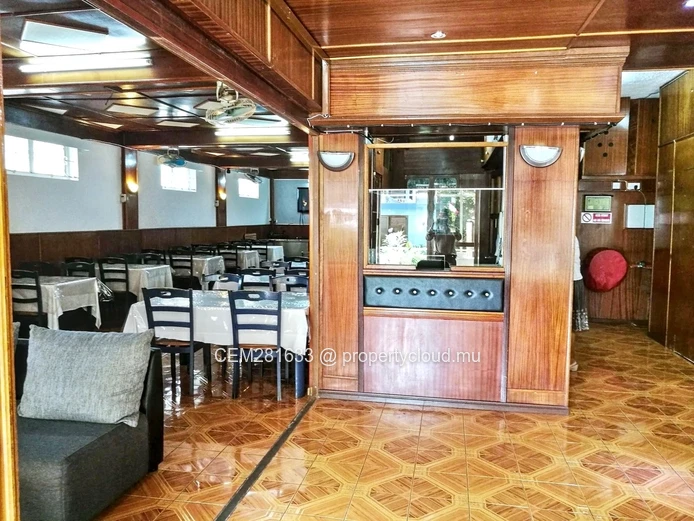 Exceptional Investment Opportunity in Quatre Bornes: Luxurious Resort Hotel for Sale!