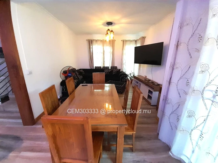 5-bedroom furnished house with large yard for rent – Pereybere