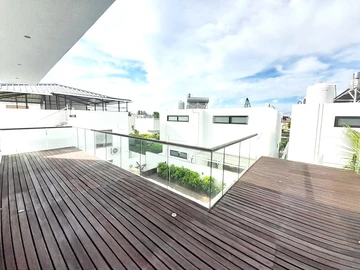 5 Bedroom Villa