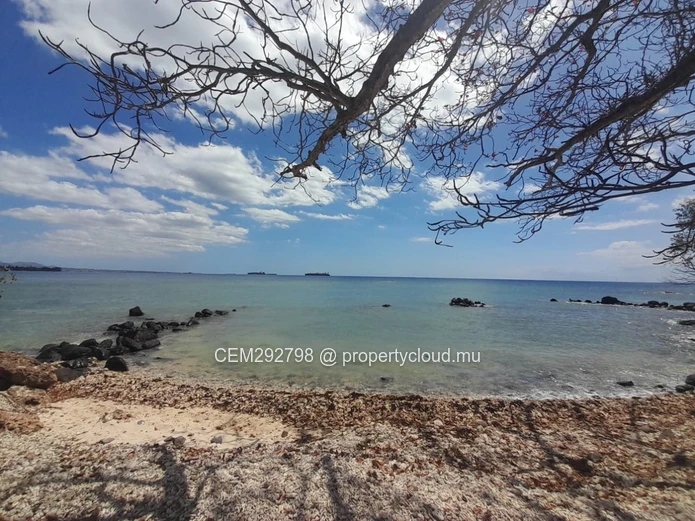 3 Arpents + 50 perches Beachfront Land For Sale – Balaclava
